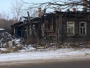 В Вологодской области люди живут в аварийном доме, но чиновники администрации района не видят проблем (ВИДЕО)