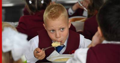В России более 7,7 миллионов школьников обеспечили бесплатным горячим питанием