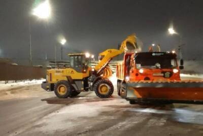 В Курске в ночь на 2 февраля снег убирали 59 единиц спецтехники