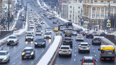 «Автостат»: в 2021 году в России продали более 1 млн новых машин с АКП