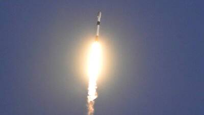 Ракета Falcon 9 со спутником для разведки США стартовала в Калифорнии
