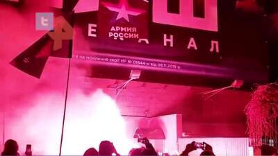 Националисты забросали камнями съемочную группу телеканала «Наш» в Киеве