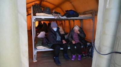 Теснота, палатки, нехватка мест: как разместили вывезенных из ОРДЛО в Россию людей