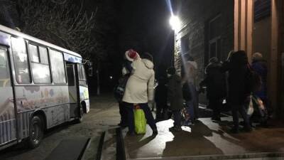 Эвакуированные жители Донбасса рассказали корреспонденту ФАН о боли «за свою израненную землю»
