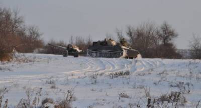 ВСУ провели учения на границе с оккупированным Крымом с применением МТ-12Р «Рута» (ФОТО)