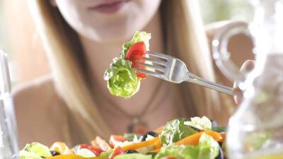 Диетолог Круглова назвала влияющие на пищевое поведение факторы