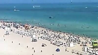 Трое пострадали при падении вертолета в океан у берега Майами-Бич
