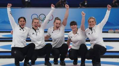 Женская сборная Британии по керлингу выиграла золото на Олимпиаде