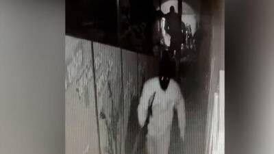 Грабители в масках похитили старинное оружие ЦАХАЛа из музея бригады "Голани" - видео