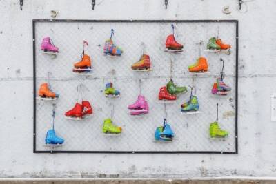 Инсталляция о романтике катания на коньках появилась в «Севкабель Порту»