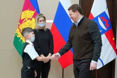 Мэр Сочи Алексей Копайгородский поздравил юного шахматиста с победой на международном турнире
