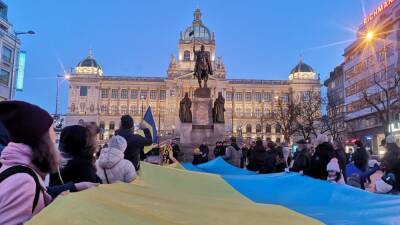 В городах Европы и мира устроили акции в поддержку Украины (фото)