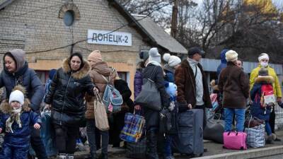 Около 30 регионов России готовы принять беженцев с Донбасса
