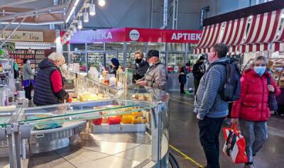 Между молотом и наковальней: импорт вытесняет местную продукцию в Латвии