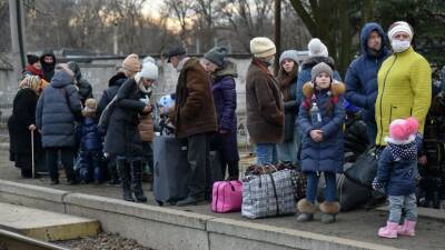 В МЧС России заявили о готовности около 30 регионов принять беженцев из Донбасса