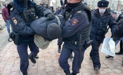 На Пушкинской площади в Москве задержаны 6 участников акции «против войны в Донбассе»