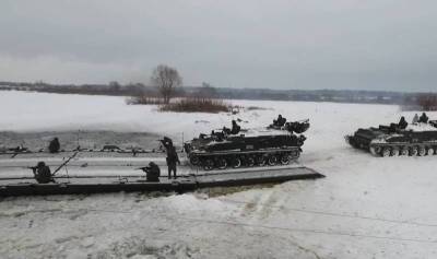 Российские военные вновь навели ранее разобранный понтонный мост в 6 км от Украины