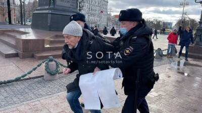 В Москве задержали Льва Пономарёва за пикет против войны с Украиной