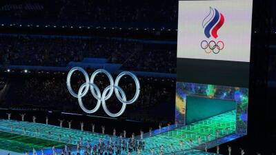 Российские спортсмены вышли на церемонию закрытия зимней Олимпиады в Пекине