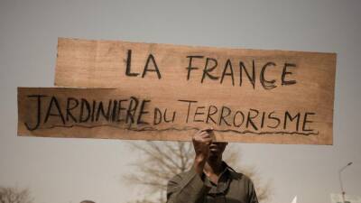 В Мали празднуют вывод французских войск.