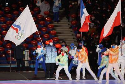 Как Большунов пронёс знамя ОКР на церемонии закрытия Олимпийских игр в Пекине. ФОТО