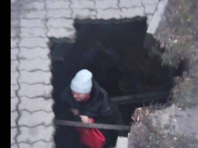 В Белгородской области женщина провалилась под землю из-за обрушившегося тротуара