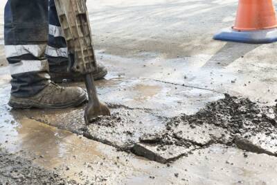 Ямочный ремонт дорог начался в Сосновом Бору