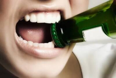 Врачи назвали привычки, которые наносят вред зубам