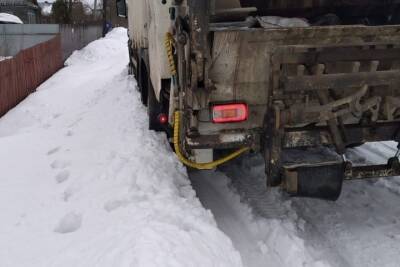В «Экосити» вновь пожаловались на мешающую мусоровозам снежную кашу