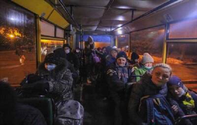 "Эвакуированные" в Россию жители ОРДЛО уже двое суток находятся без еды и сна в неотапливаемых автобусах, - Денисова