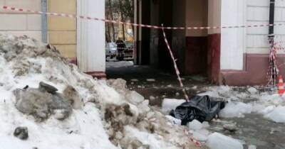 Глыба льда упала на шестилетнюю девочку в Нижнем Новгороде