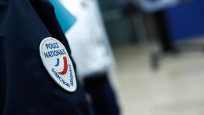 Полиция Франции начала поиски сорвавшего церковную службу мужчины