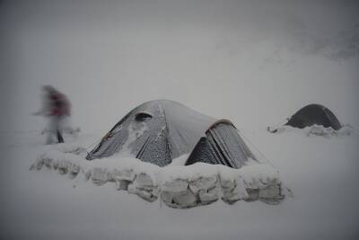 Тела трех рыбаков нашли в палатке на озере в Бурятии