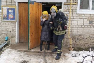 Владимирские пожарные спасли из огня малыша