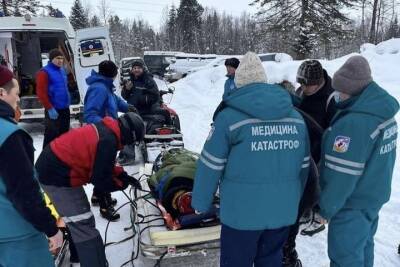 В Бурятии лыжница сломала позвоночник в горах