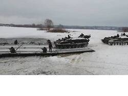 Российские военные вновь навели ранее разобранный понтонный мост в 6 км от Украины
