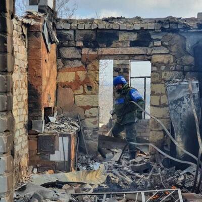 Украинские силовики обстреляли еще три жилых дома в ЛНР