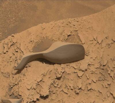 На Марсе нашли необычный предмет (ФОТО)