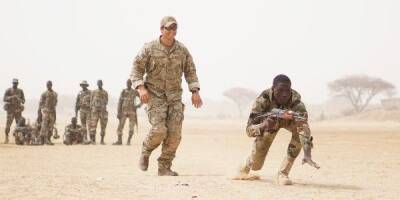 Французы уходят, американцы наступают в Западной Африке на ближневосточные «грабли»