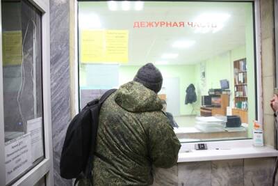 В Петербурге работник заправки устроил стрельбу из пистолета