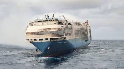 У Азорских островов горит судно, на борту которого тысячи дорогих машин