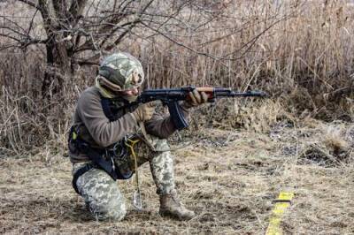 Украинские военные уничтожили одного бойца ДНР при обстреле Коминтерново, силы республики открыли ответный огонь