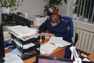 В Курской области дочь спасла мать от пьяного сожителя, душившего ее подушкой