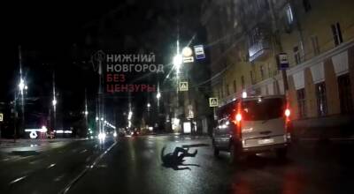 Пешеход попал под колеса микроавтобуса в Канавинском районе - vgoroden.ru - Нижний Новгород - район Канавинский
