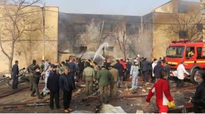 В Иране военный самолет рухнул на территорию школы