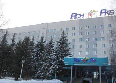 Мужчину с зубной щеткой в голове прооперировали и спасли в Татарстане