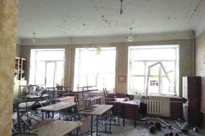 В Донецке показали, как выглядят посеченные осколками школы: ФОТО