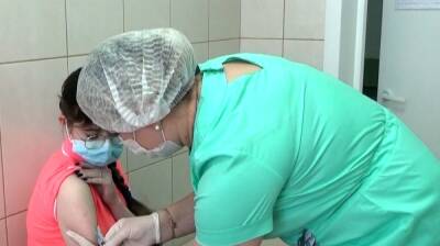Более 900 подростков привили от коронавируса в Воронежской области