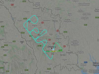 Пилот самолета написал слово "Relax" в небе у границы с Украиной