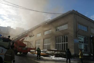 На Касимовском шоссе в Рязани произошёл пожар в ремонтной мастерской